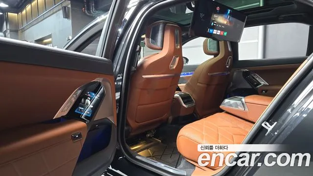BMW 7-Series 7 серия (G70) 740i xDrive M Sport — Фото автомобиля 12