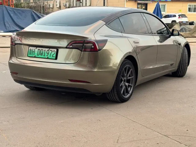 Tesla Model 3 — Фото автомобиля 5