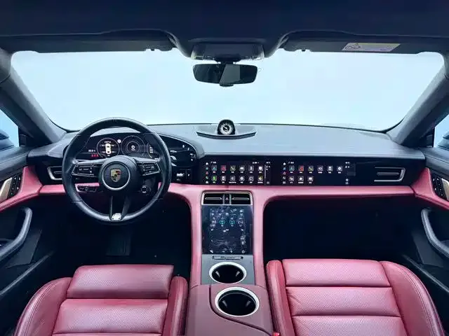 Porsche Taycan — Фото автомобиля 7