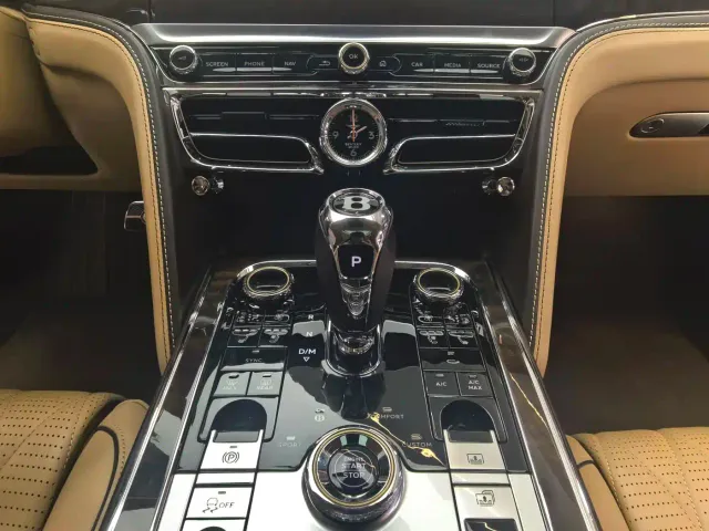Bentley Flying Spur — Фото автомобиля 22