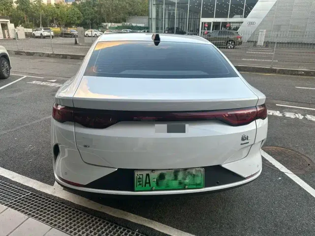 BYD Qin L — Фото автомобиля 8