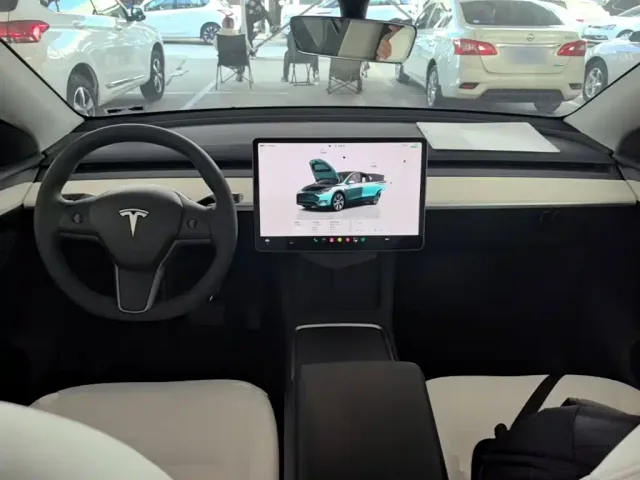 Tesla Model Y — Фото автомобиля 9
