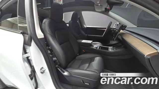 Tesla Model Y — Фото автомобиля 15