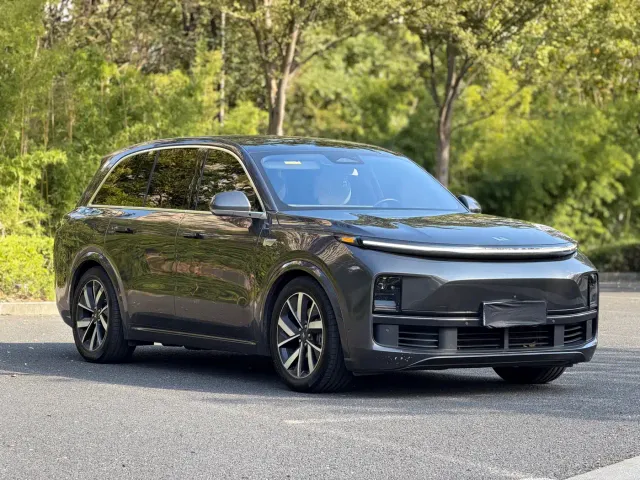 Li Auto L8 — Фото автомобиля 3