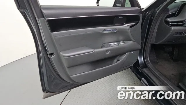 Genesis G90 Бензин 3.5 турбо AWD — Фото автомобиля 24