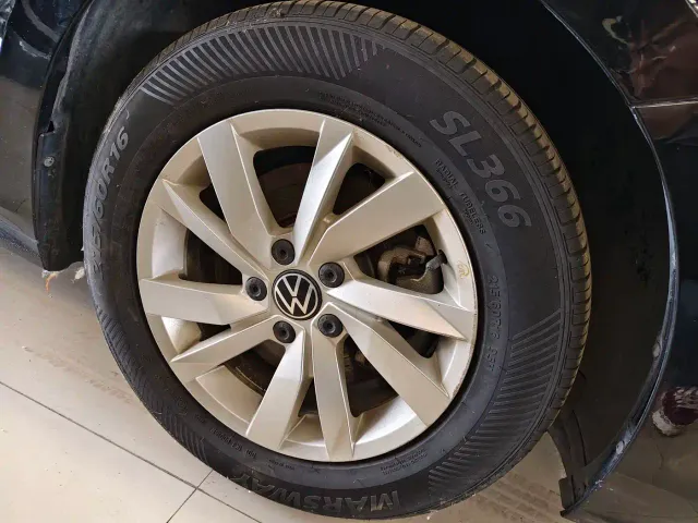 Volkswagen Passat — Фото автомобиля 14