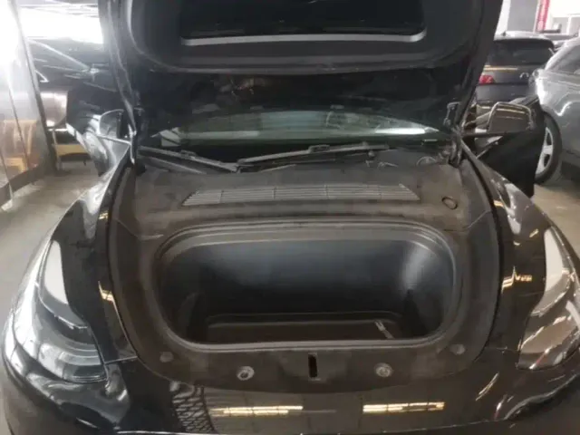 Tesla Model Y — Фото автомобиля 19