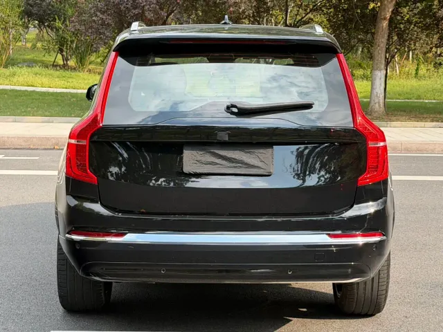 Volvo XC90 — Фото автомобиля 10