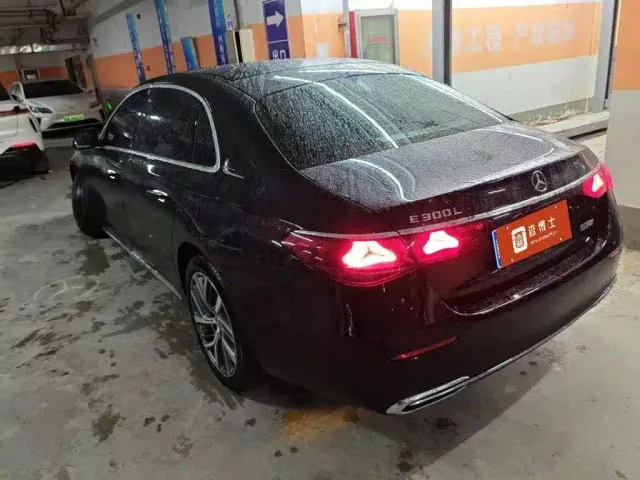 Mercedes-Benz E-Class — Фото автомобиля 7