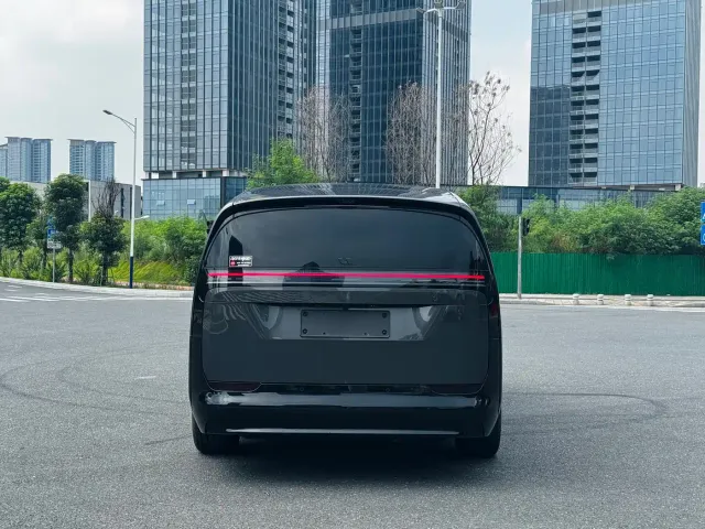 Li Auto MEGA — Фото автомобиля 6