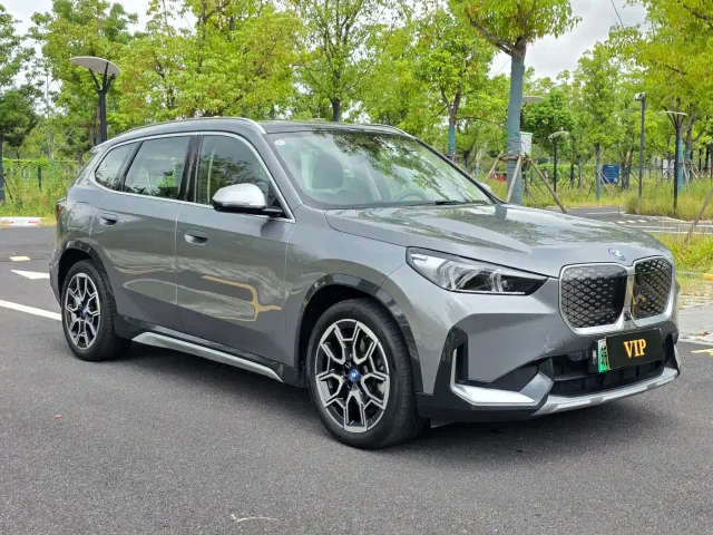 BMW iX1 — Фото автомобиля 3