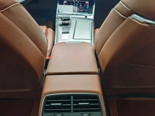 Audi A6L — Фото автомобиля 10