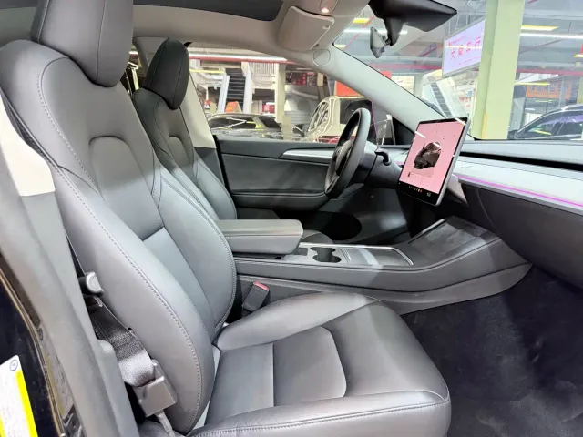 Tesla Model Y — Фото автомобиля 13