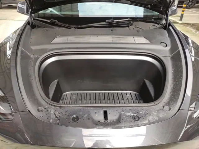 Tesla Model Y — Фото автомобиля 19