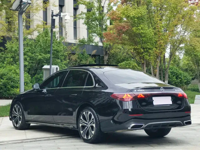 Mercedes-Benz E-Class — Фото автомобиля 5