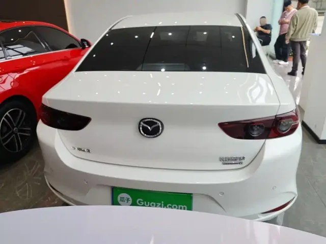 Mazda Axela — Фото автомобиля 5
