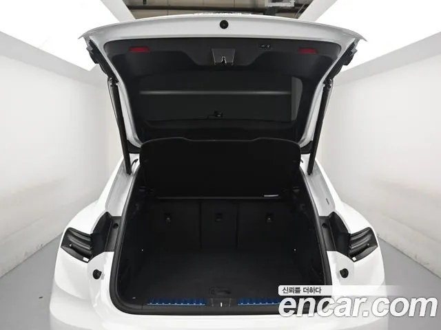 Porsche Macan Electric — Фото автомобиля 20