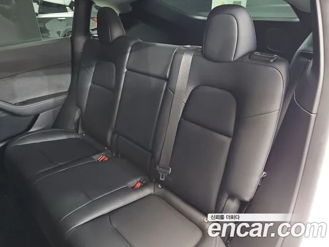 Tesla Model Y — Фото автомобиля 18