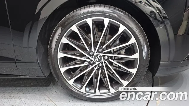 Hyundai Grandeur Grandeur (GN7) 3.5 Бензин 4WD — Фото автомобиля 16
