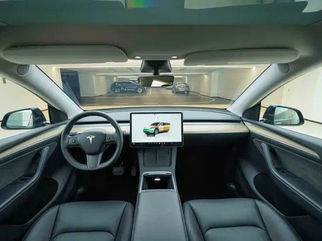 Tesla Model Y — Фото автомобиля 18