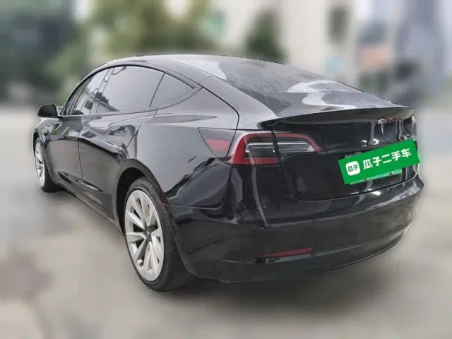 Tesla Model 3 — Фото автомобиля 4