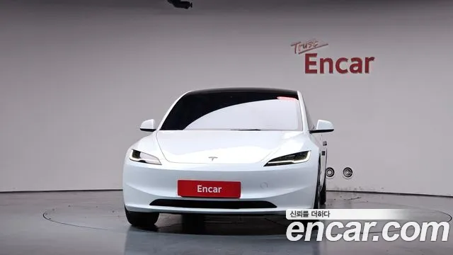Tesla Model 3 — Фото автомобиля 3