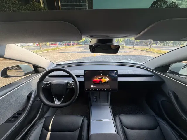 Tesla Model 3 — Фото автомобиля 9