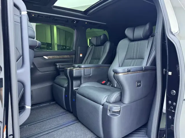 Toyota Alphard — Фото автомобиля 5