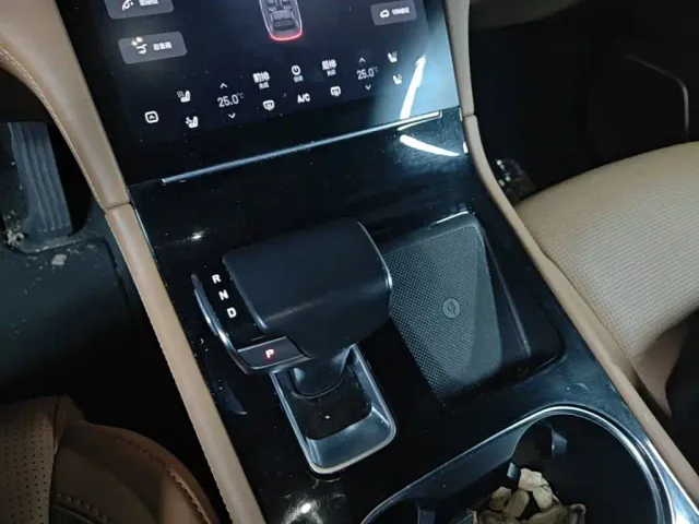 Li Auto ONE — Фото автомобиля 13