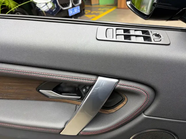 Land Rover Discovery Sport — Фото автомобиля 11