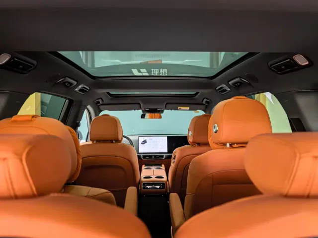 Li Auto L8 — Фото автомобиля 6