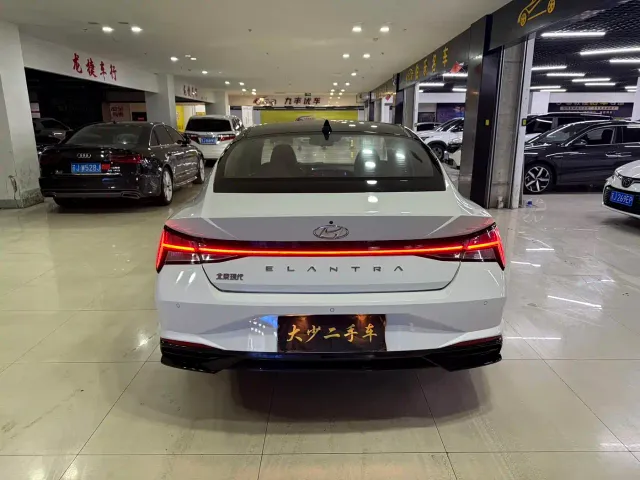 Hyundai Elantra — Фото автомобиля 4