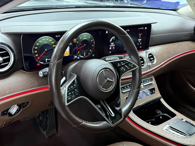 Mercedes-Benz E-Class — Фото автомобиля 6