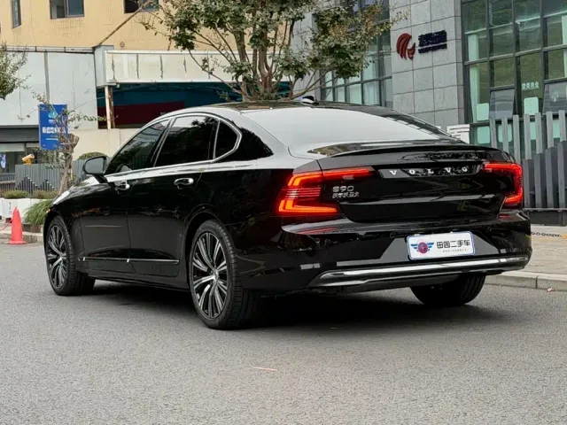 Volvo S90 — Фото автомобиля 4