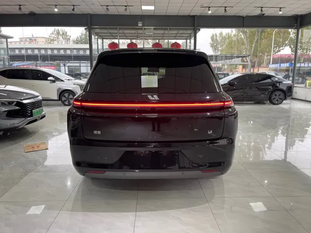 Li Auto L8 — Фото автомобиля 8