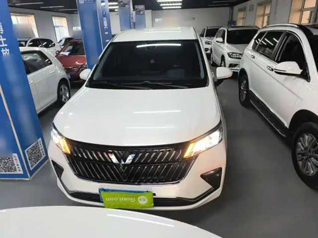 Wuling Jiachen — Фото автомобиля 2