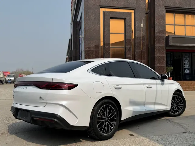 BYD Qin L — Фото автомобиля 7