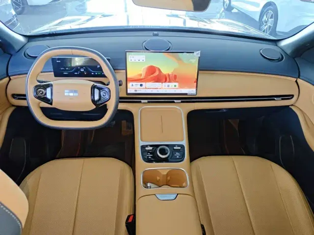 Geely Galaxy Starship 7 EM-i — Фото автомобиля 9