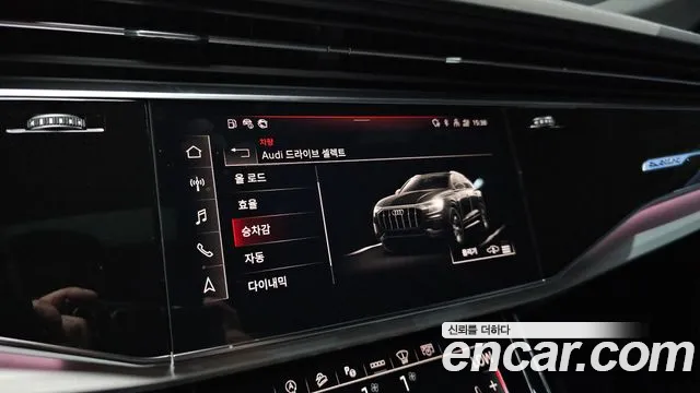 Audi Q8 55 TFSI quattro Premium — Фото автомобиля 17