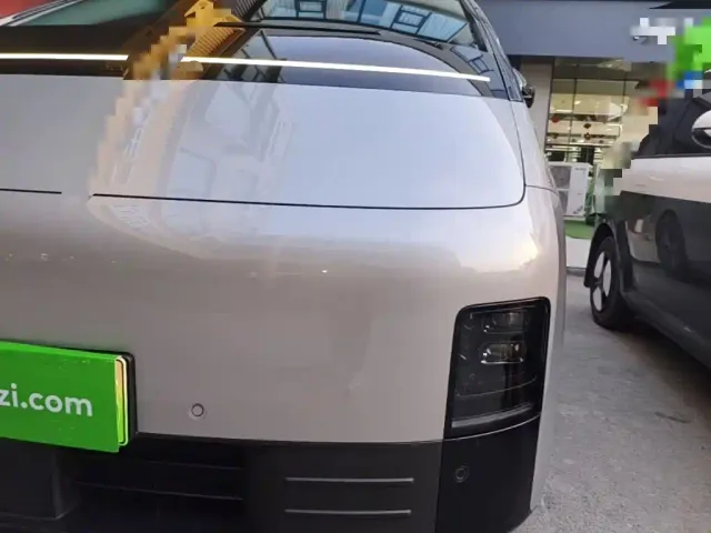 Li Auto MEGA — Фото автомобиля 17