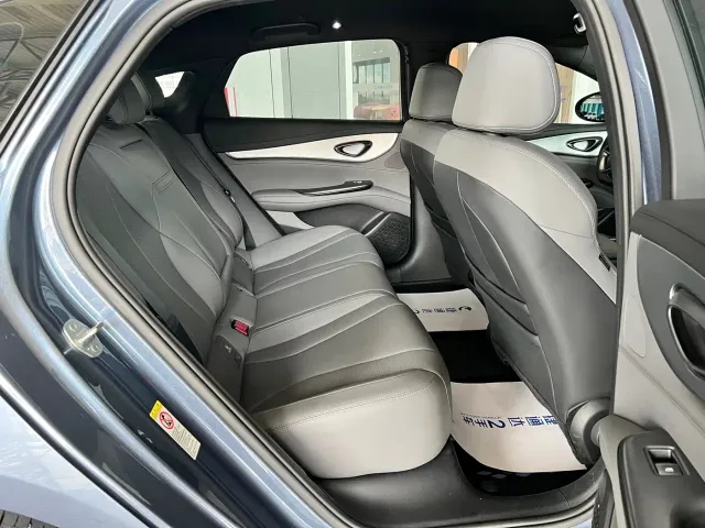 BYD Seal 07 DM-i — Фото автомобиля 10