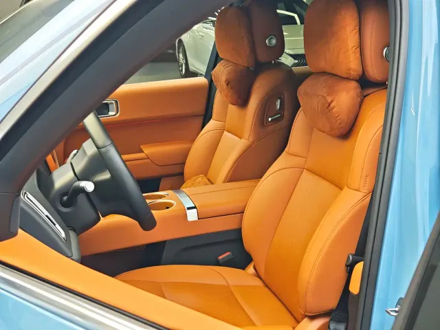 Li Auto L8 — Фото автомобиля 11