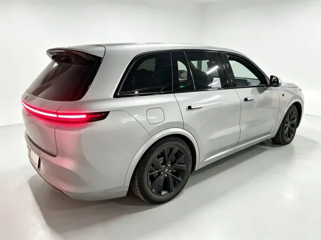 Li Auto L8 — Фото автомобиля 3