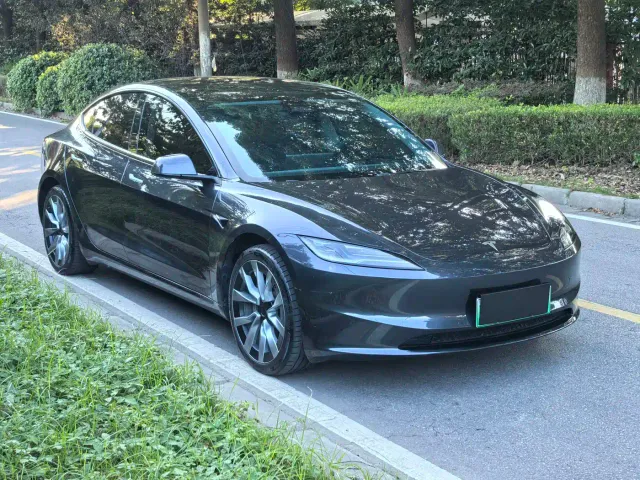 Tesla Model 3 — Фото автомобиля 3