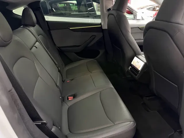 Tesla Model Y — Фото автомобиля 10