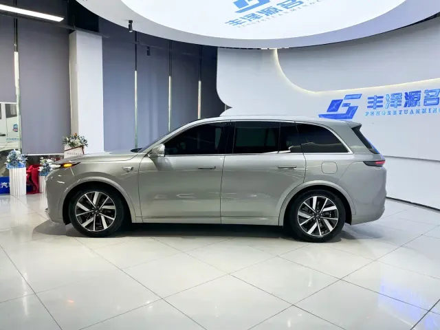 Li Auto L8 — Фото автомобиля 3