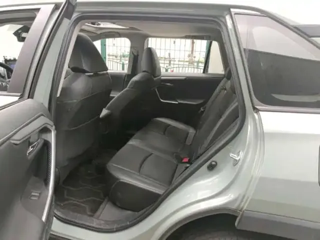 Toyota RAV4 — Фото автомобиля 8