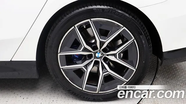 BMW 5 Series G60 — Фото автомобиля 16