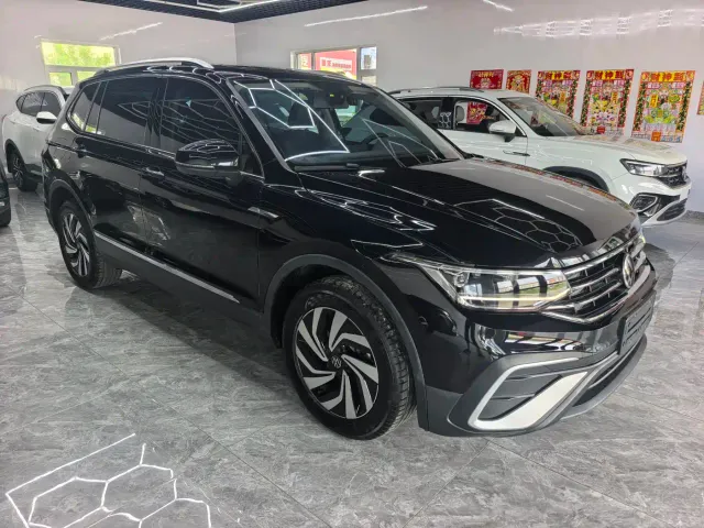 Volkswagen Tiguan L — Фото автомобиля 3