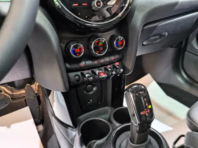 MINI Hatch — Фото автомобиля 11